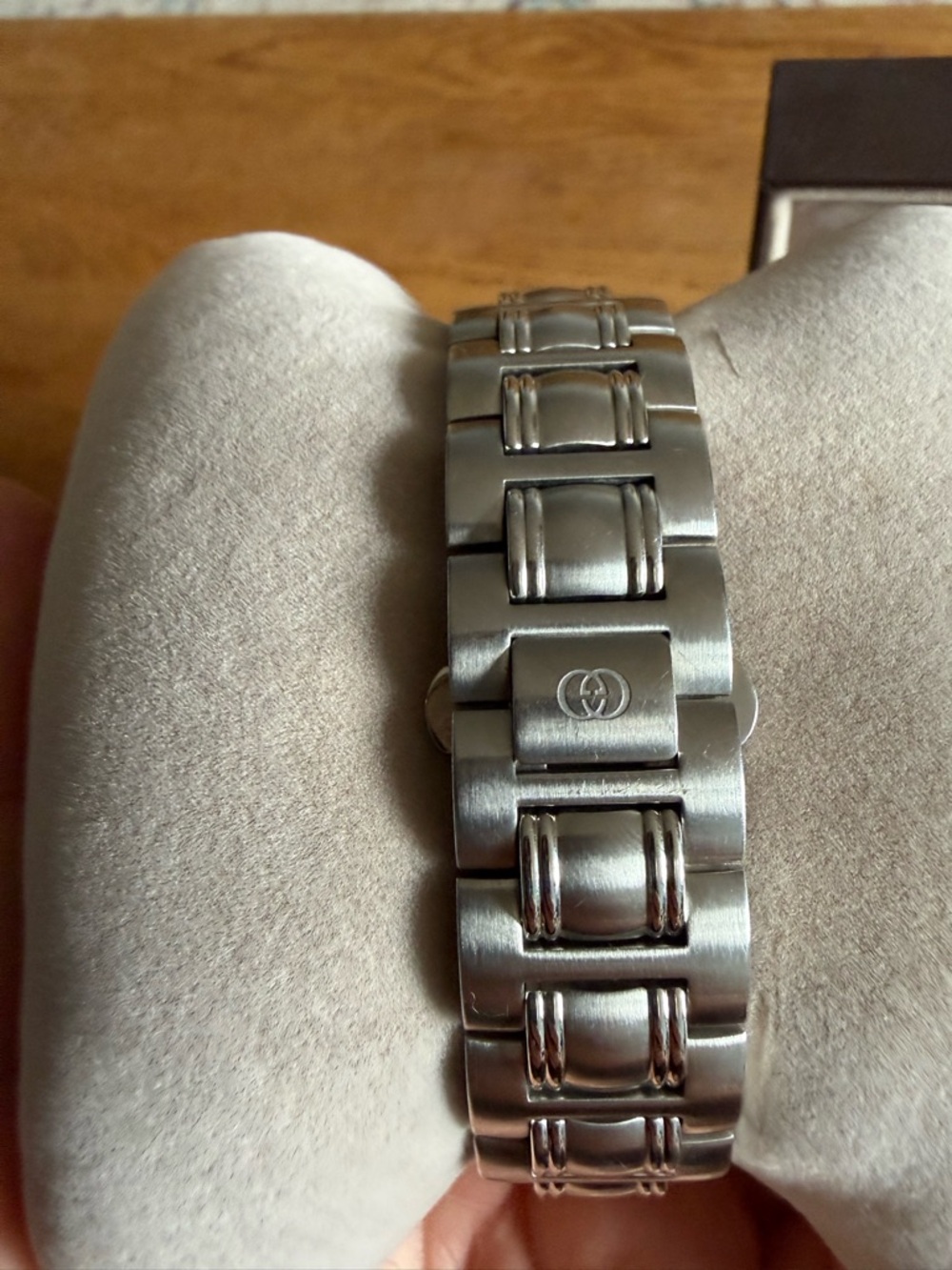 Gucci Silver Stainless Steel Watch with Black Dial - Picture 3 of 3